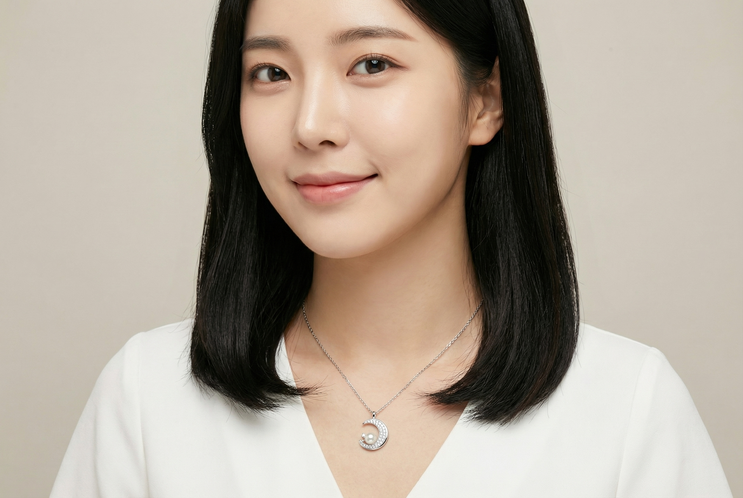 The "Dreamer" Crescent Moon & Pearl Necklace : YUFSNL215