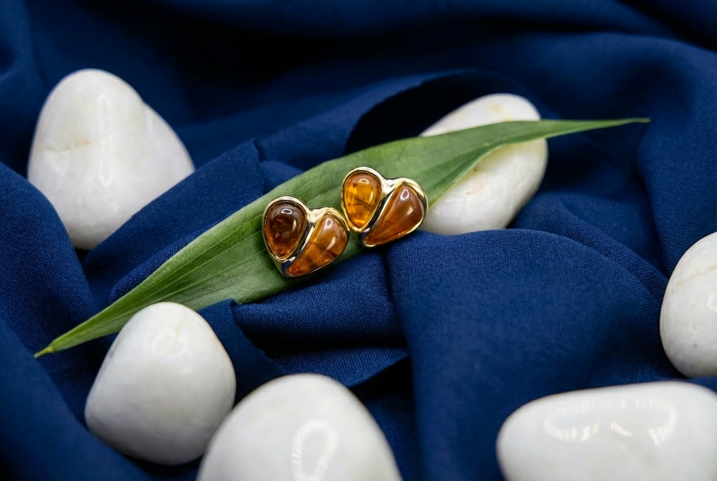 Autumn Hearth, Two-Toned Heart Studs. : YUFSER224