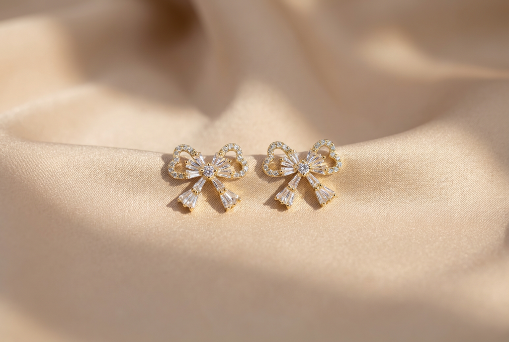 Sparkle Contour Bow Studs : YUFSER240