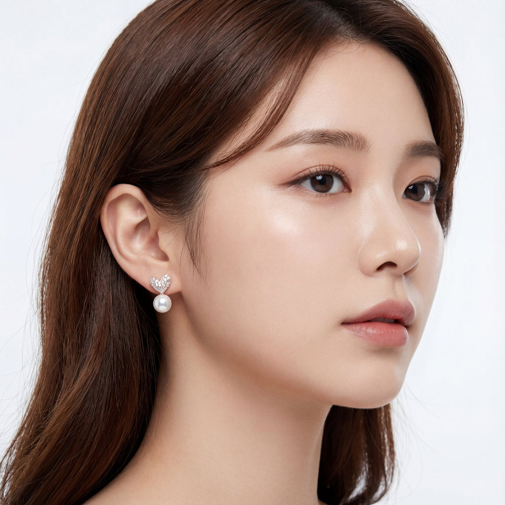 Sweetheart Sparkle, Pavé Heart & Pearl Stud.