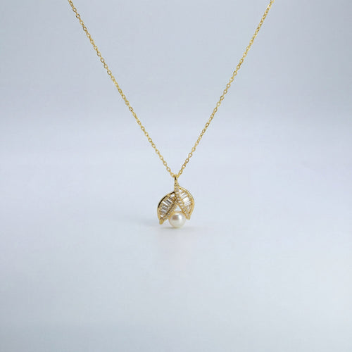 Leaf Halo Pearl Pendant Necklace