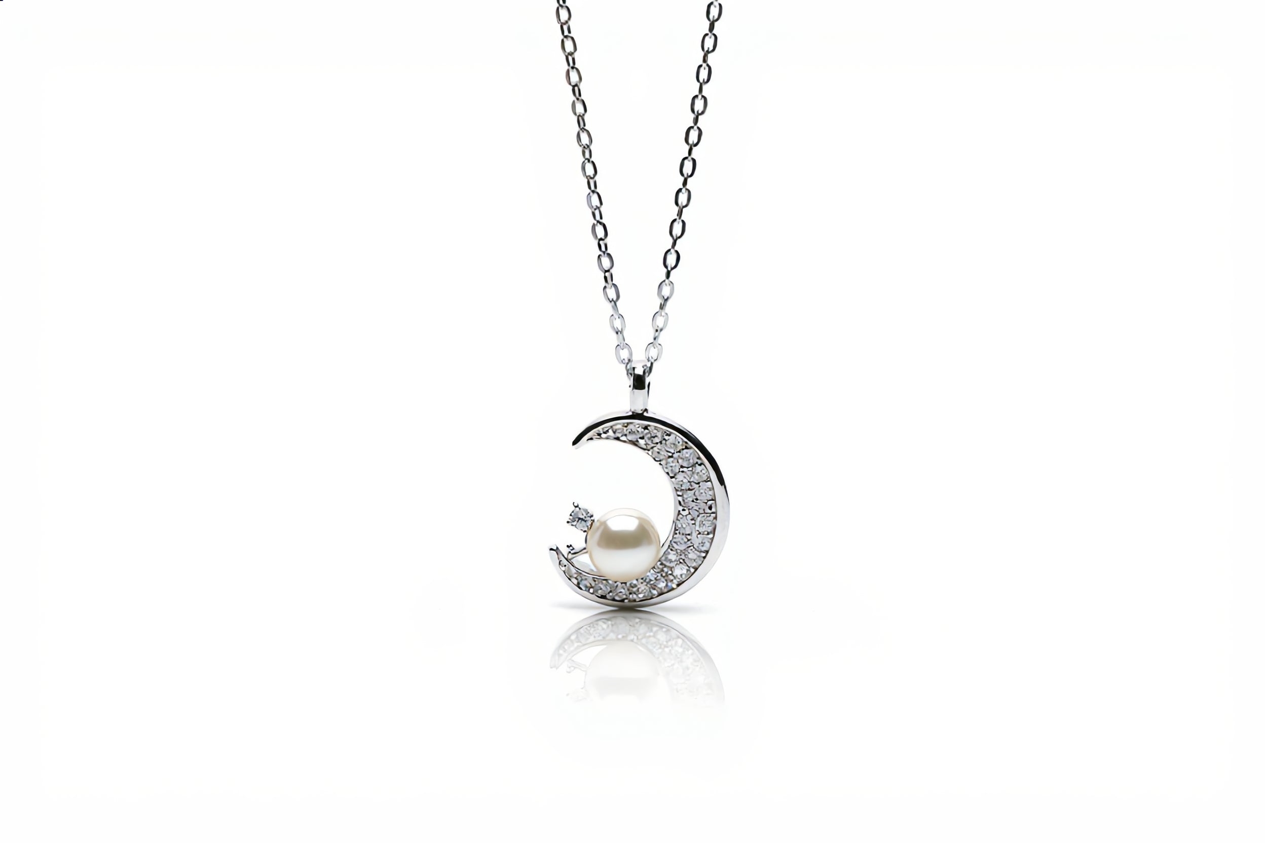 The "Dreamer" Crescent Moon & Pearl Necklace : YUFSNL215