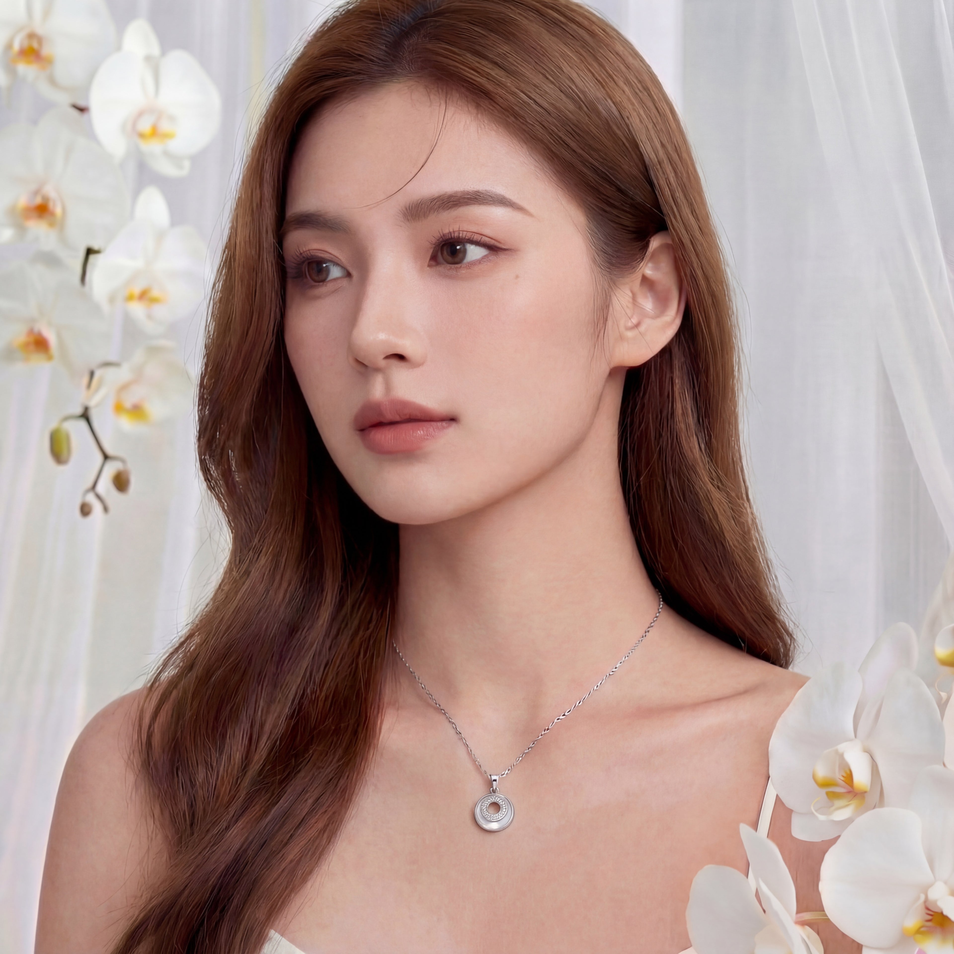 Korean Radiant Orbit Mother-Of-Pearl Halo Necklace : YUFSNL223